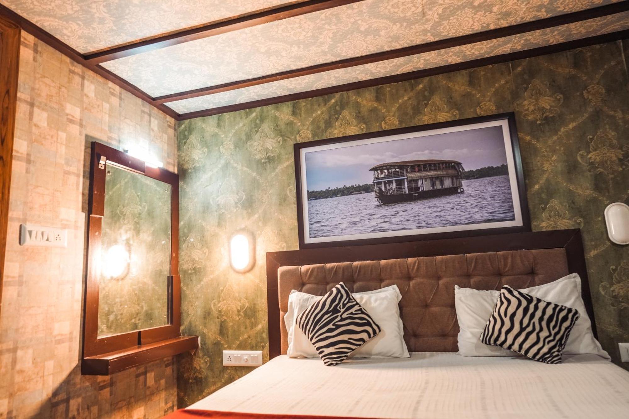 Venice Premium Houseboats Alleppey Alappuzha Exterior photo