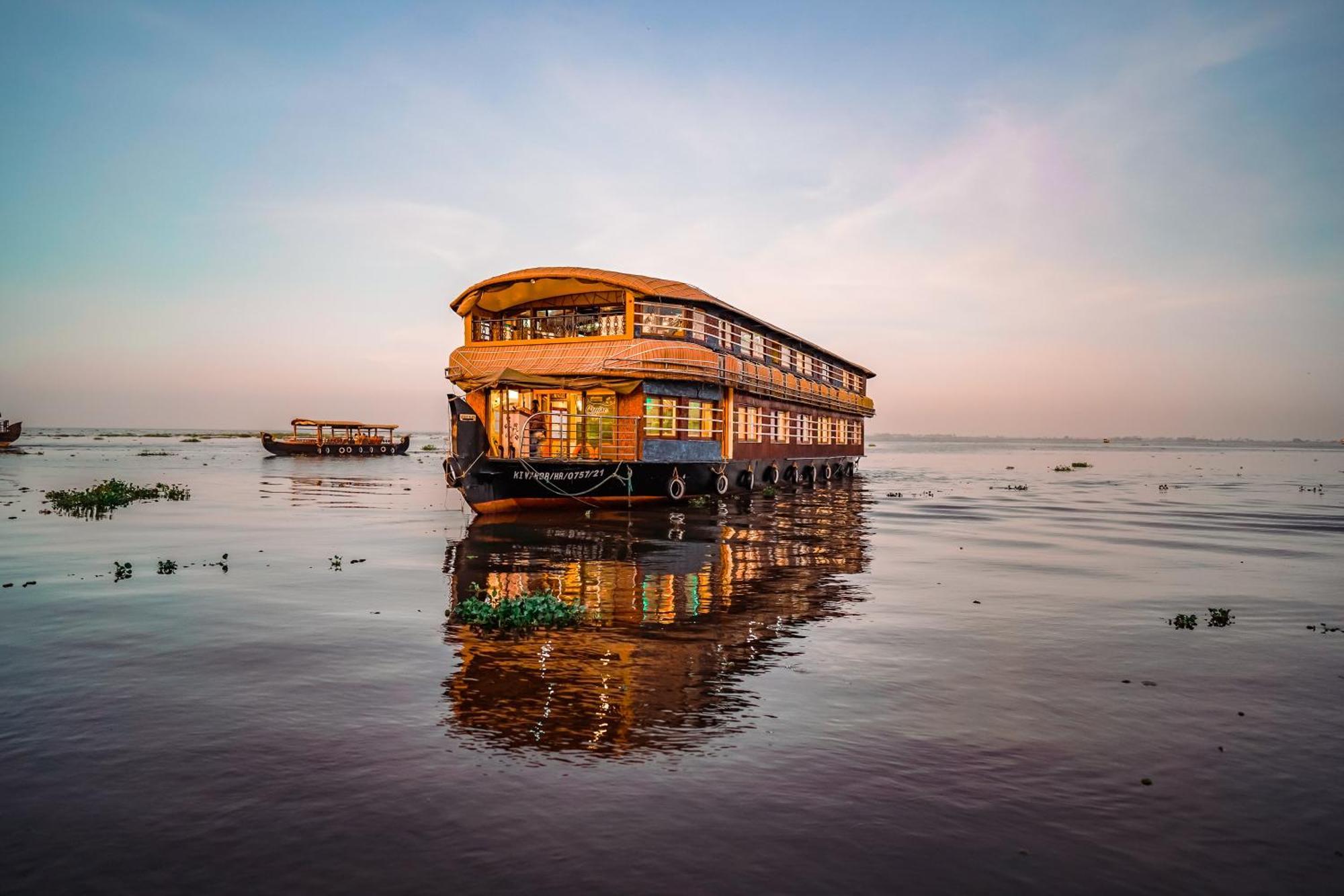 Venice Premium Houseboats Alleppey Alappuzha Exterior photo