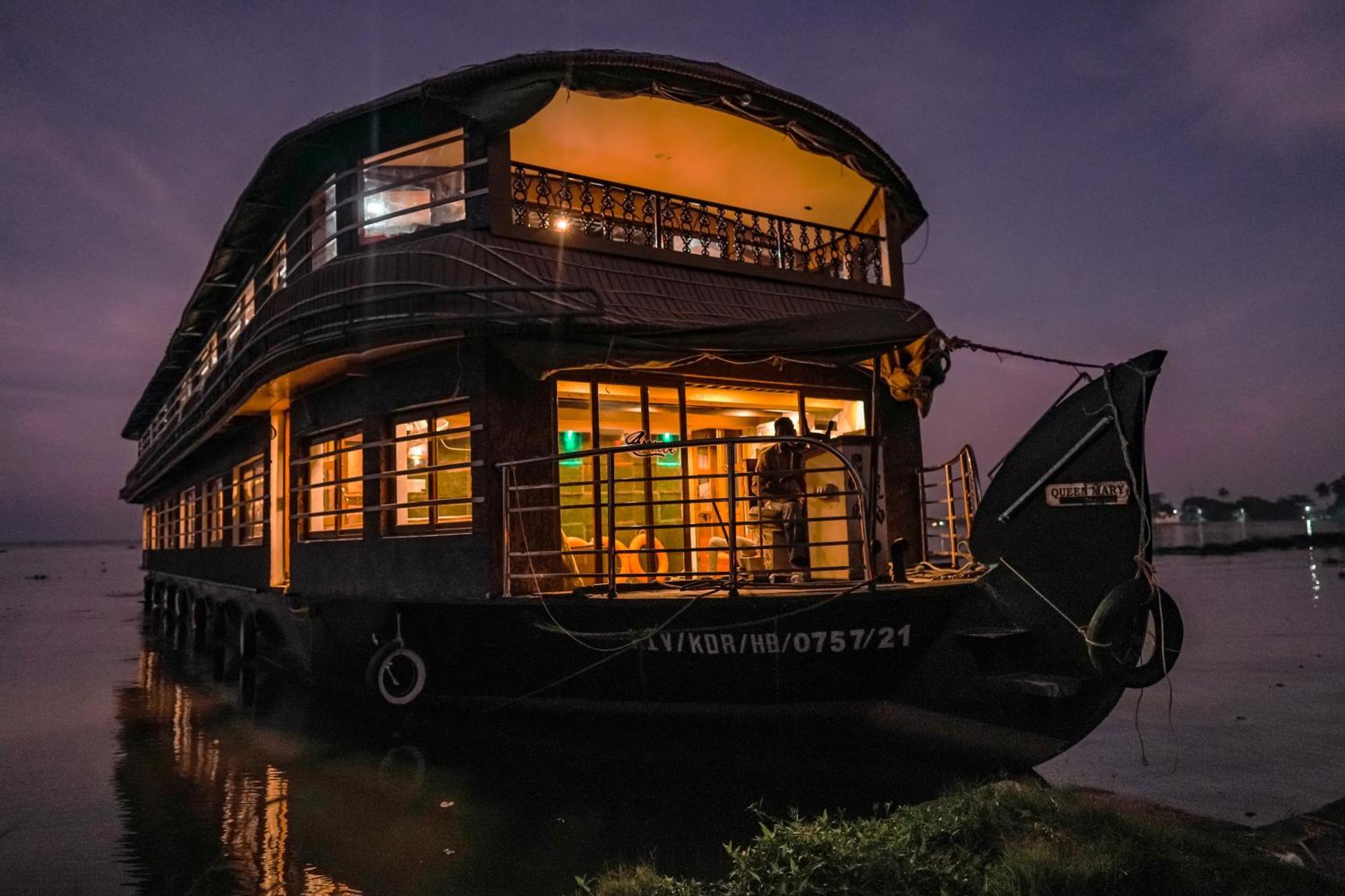 Venice Premium Houseboats Alleppey Alappuzha Exterior photo