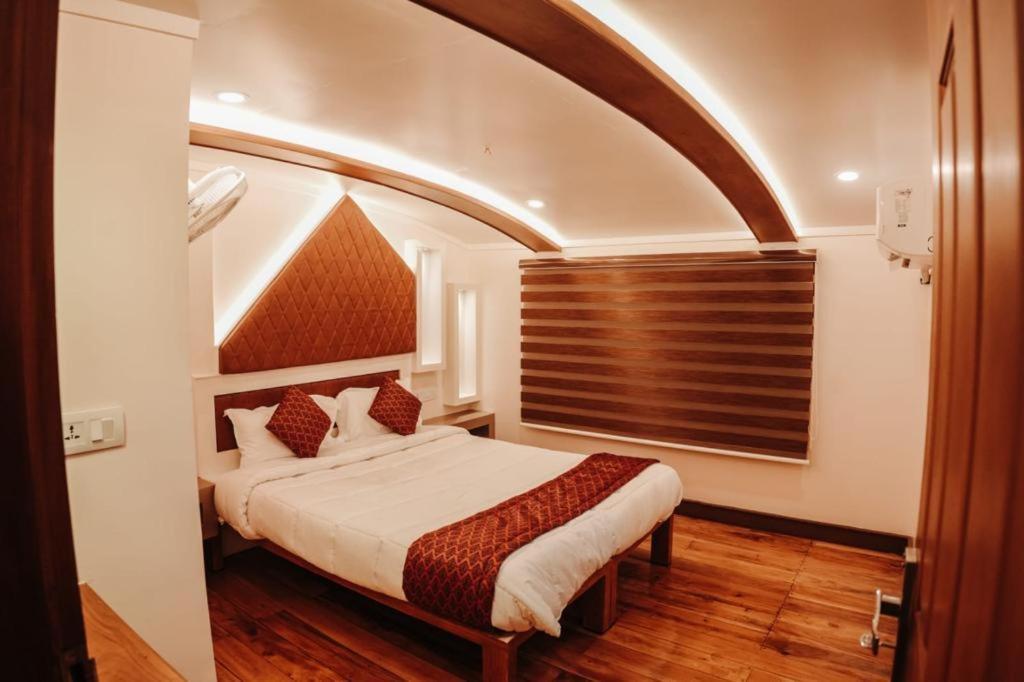 Venice Premium Houseboats Alleppey Alappuzha Exterior photo
