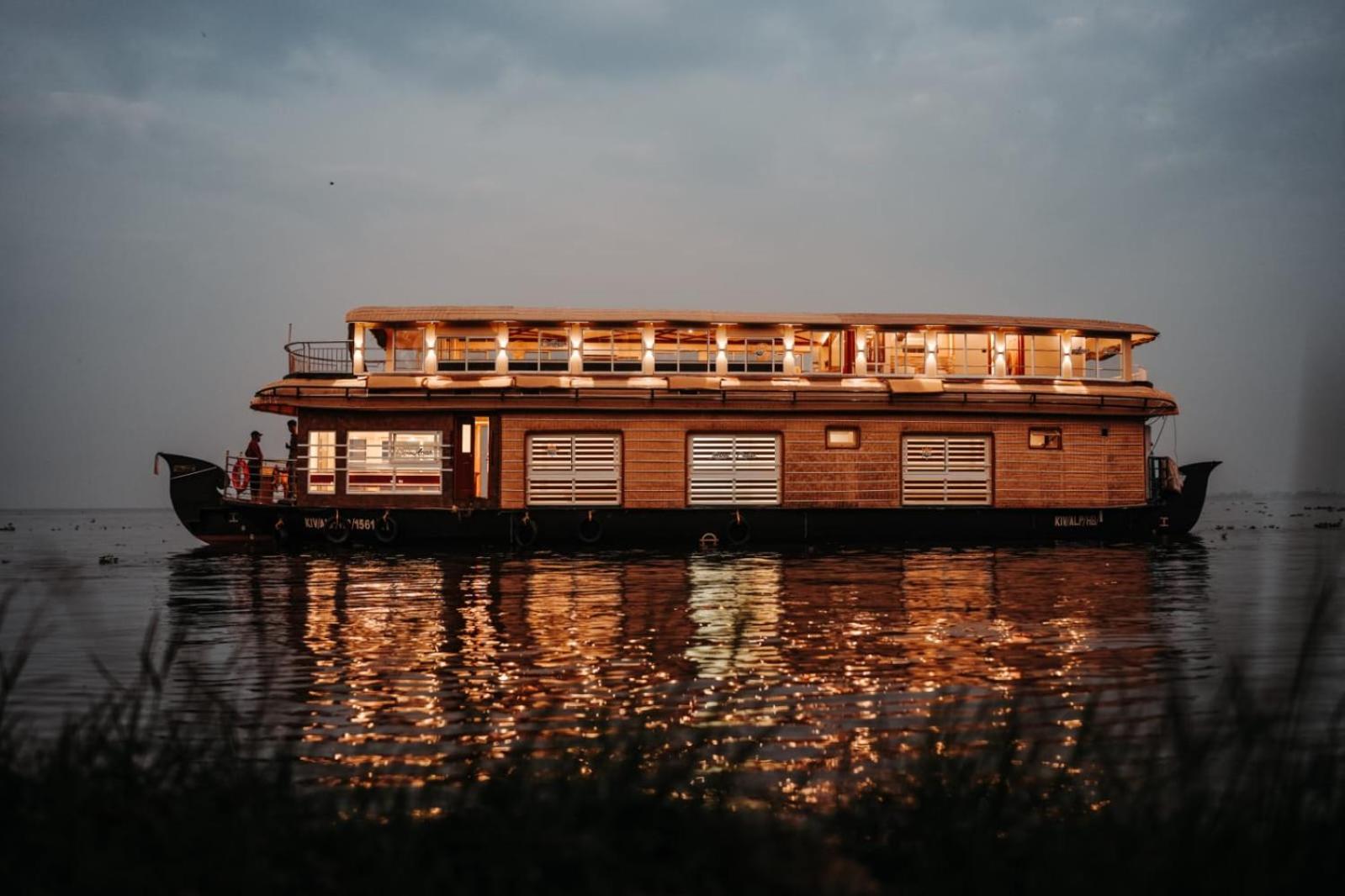 Venice Premium Houseboats Alleppey Alappuzha Exterior photo